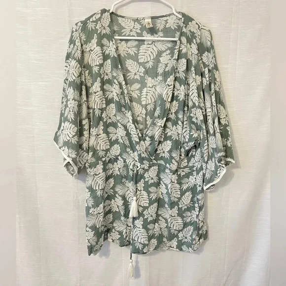 Hawaiian Women’s Floral Romper - Picture 1 of 6